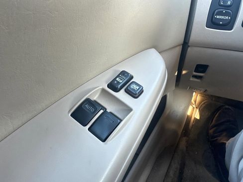 Used 2006 Toyota Solara SE image 24