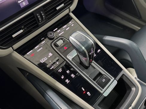 Used 2020 Porsche Cayenne Turbo AWD/4WD image 28
