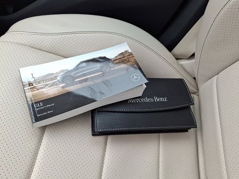 Used 2020 Mercedes-Benz GLE 350 4MATIC image 27