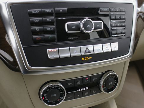 Used 2016 Mercedes-Benz GL 450 4MATIC w/ Premium I Package image 64