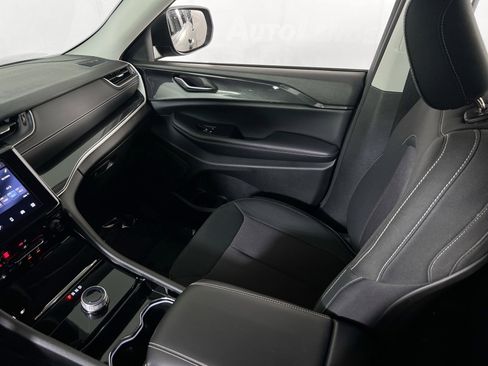 Used 2023 Jeep Grand Cherokee Laredo w/ Luxury Tech Group I image 22