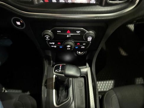 Used 2017 Dodge Charger SXT AWD/4WD image 22
