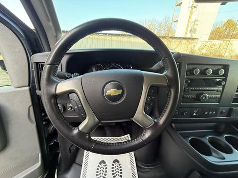 Used 2018 Chevrolet Express 2500 w/ Driver Convenience Package image 15