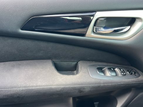 Used 2015 Nissan Pathfinder S image 15