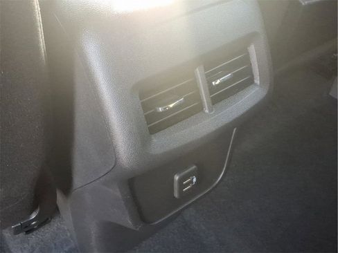 Used 2024 GMC Terrain SLE w/ Driver Convenience Package image 22