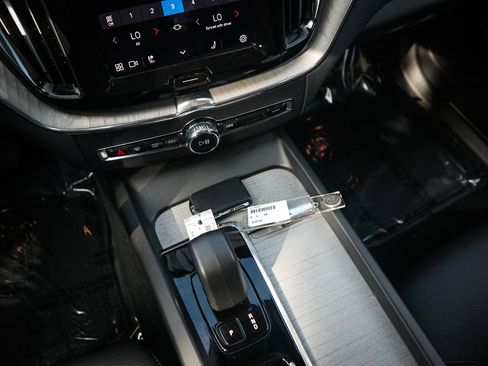 Used 2025 Volvo XC60 B5 Plus w/ Climate Package image 36