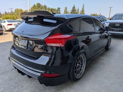 Used 2018 Ford Focus ST FWD image 6