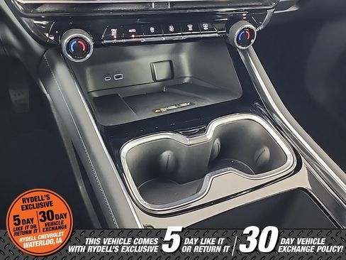 Used 2025 Chevrolet Traverse LT image 36