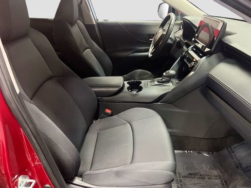 Used 2024 Toyota Venza LE image 27