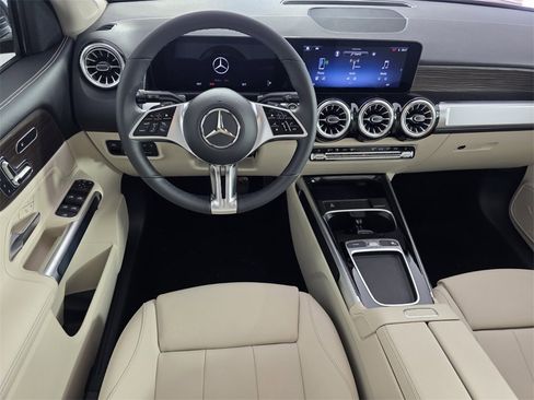 New 2026 Mercedes-Benz GLB 250 image 10