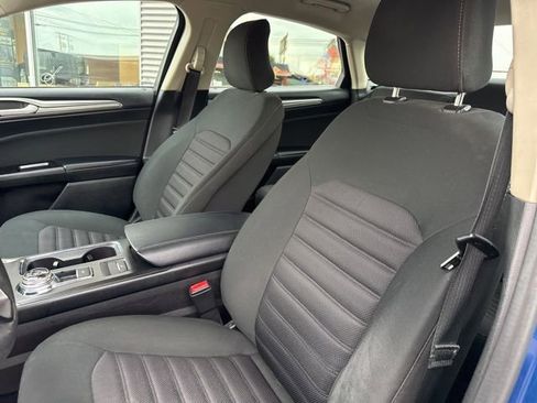 Used 2017 Ford Fusion SE FWD image 16