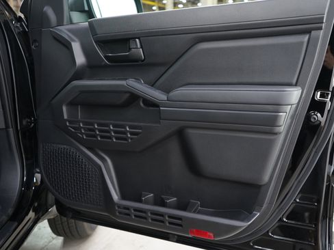 Used 2024 Toyota Tacoma SR AWD/4WD image 9