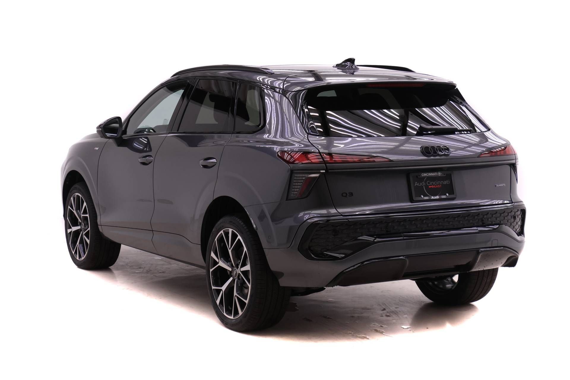 Used 2026 Audi Q3 quattro 2.0T w/ 20" Wheel Package AWD/4WD image 5