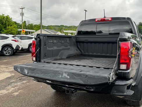 Used 2023 Chevrolet Colorado Trail Boss w/ Technology Package AWD/4WD image 13
