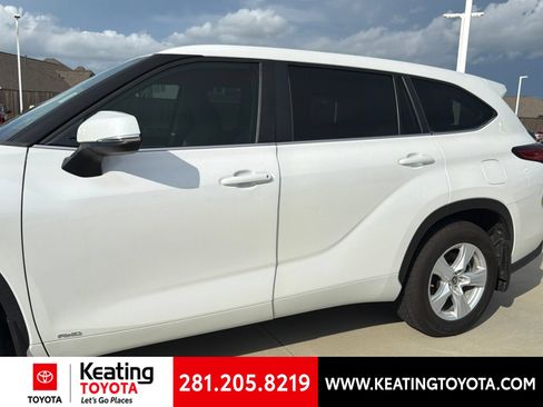 Used 2023 Toyota Highlander LE AWD/4WD image 6