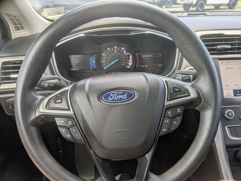 Used 2020 Ford Fusion SE FWD image 19