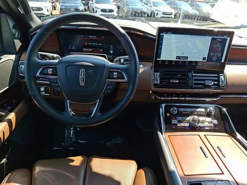 Used 2023 Lincoln Navigator L Reserve AWD/4WD image 12