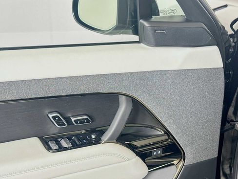 Used 2024 Land Rover Range Rover Sport SE image 20