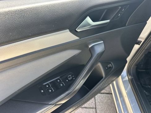 Used 2025 Volkswagen Jetta SE FWD image 15