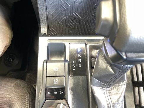 Certified 2025 Toyota Tacoma SR5 AWD/4WD image 19