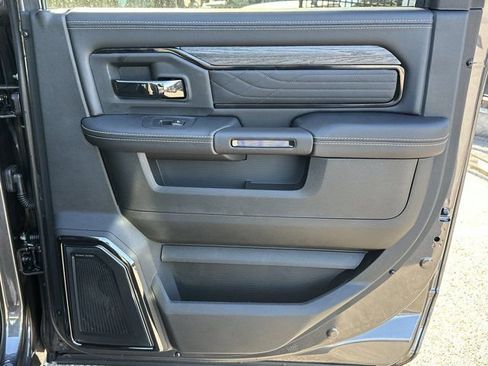 New 2025 RAM 2500 Limited image 18