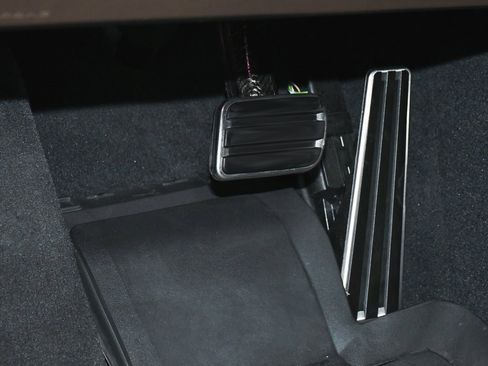 Used 2024 Audi RS e-tron GT w/ Ceramic Brake Package image 22