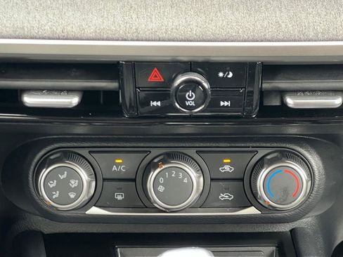 Certified 2025 Nissan Kicks SV FWD image 4