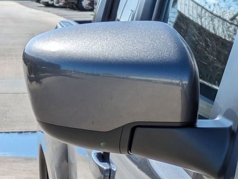 Used 2024 Nissan Frontier SV image 13