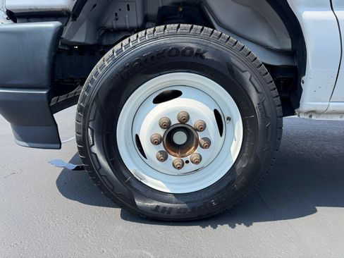 Used 2023 Ford E-450 and Econoline 450 Super Duty w/ Power Windows & Locks Group RWD image 52