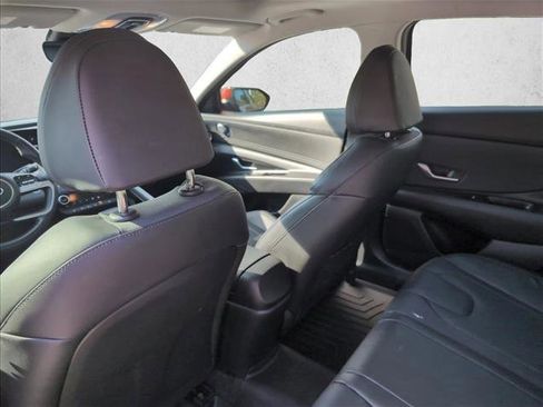 Certified 2022 Hyundai Elantra Limited image 18