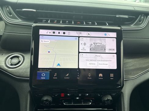 Used 2023 Jeep Grand Cherokee Overland image 12