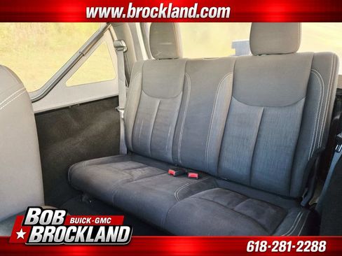 Used 2017 Jeep Wrangler Sahara w/ Connectivity Group AWD/4WD image 12