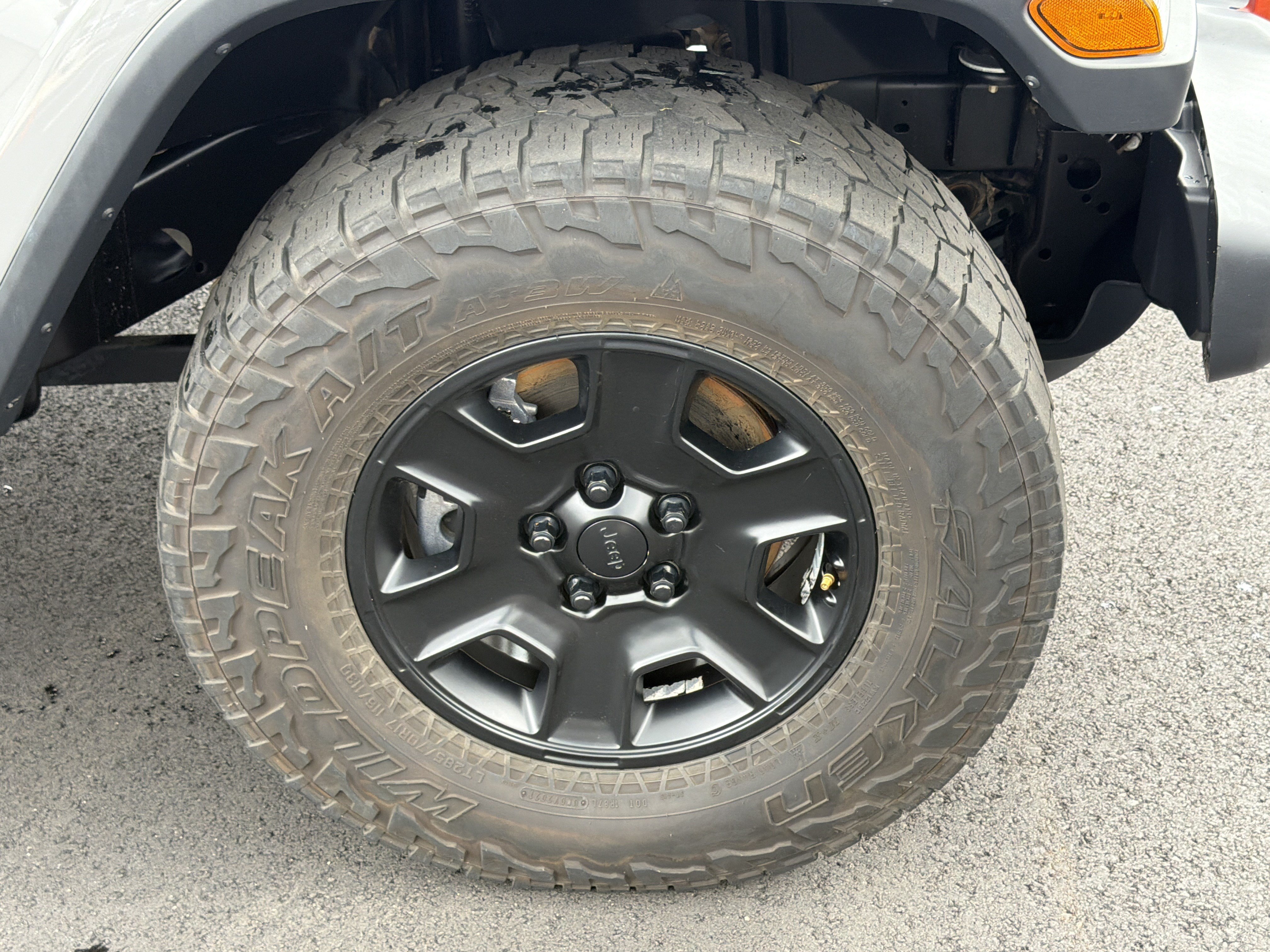 Used 2018 Jeep Wrangler Unlimited Sahara AWD/4WD image 12