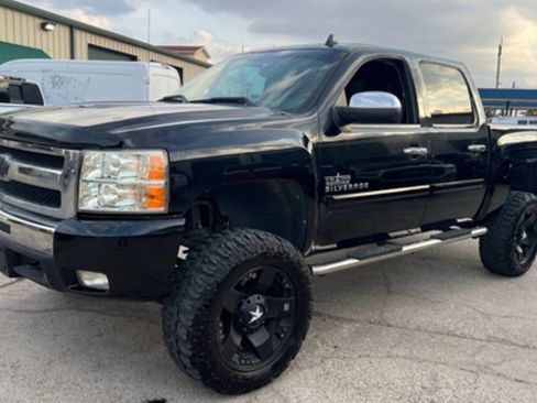 Used 2011 Chevrolet Silverado 1500 LT w/ Texas Edition image 2