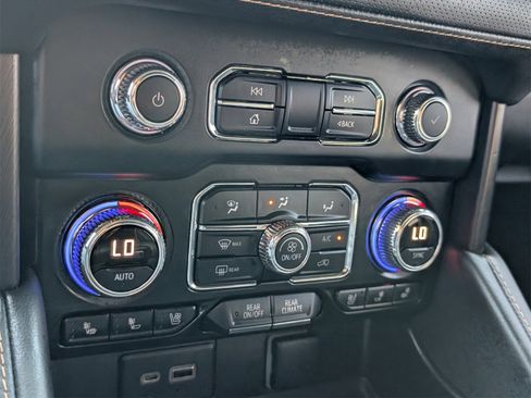 Used 2022 GMC Yukon XL AT4 w/ Max Trailering Package image 8