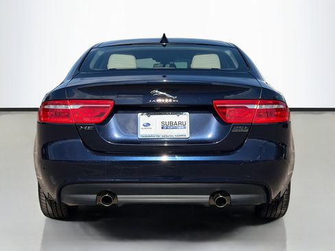 Used 2018 Jaguar XE Premium image 4
