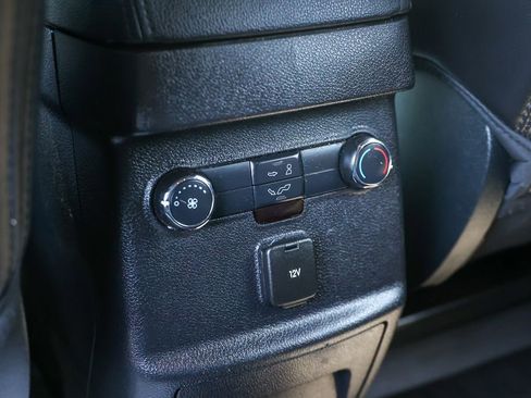 Used 2018 Ford Explorer XLT w/ Equipment Group 202A AWD/4WD image 30
