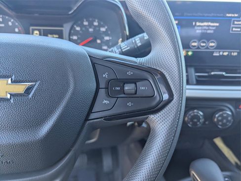 Used 2025 Chevrolet Trax LS w/ LS Convenience Package image 27