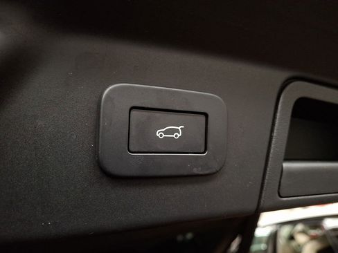 Used 2023 Land Rover Range Rover Velar R-Dynamic S image 27