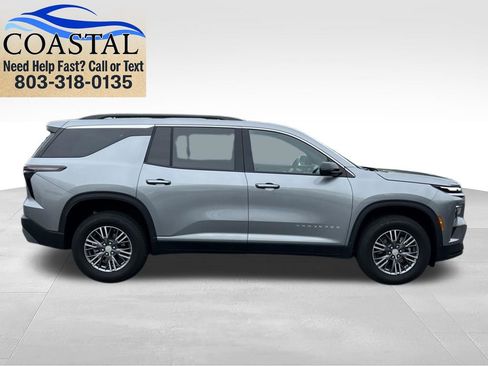 Used 2026 Chevrolet Traverse LT FWD image 5