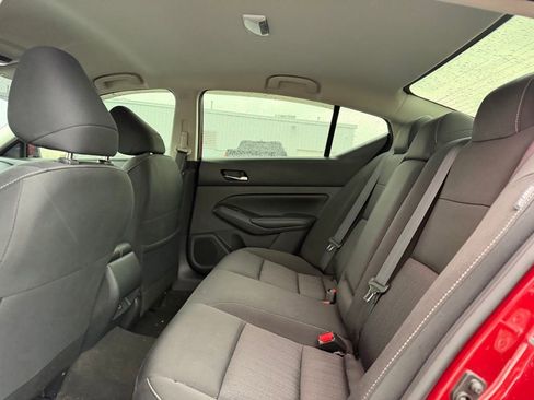 Used 2022 Nissan Altima 2.5 SV FWD image 9