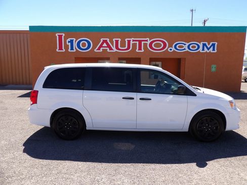 Used 2019 Dodge Grand Caravan SE FWD image 1