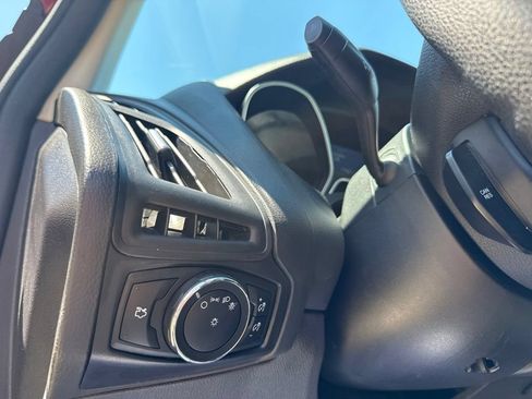 Used 2014 Ford Focus SE w/ SE Winter Package FWD image 10