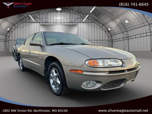 Used 2002 Oldsmobile Aurora 3.5 w/ Convenience Pkg image 3