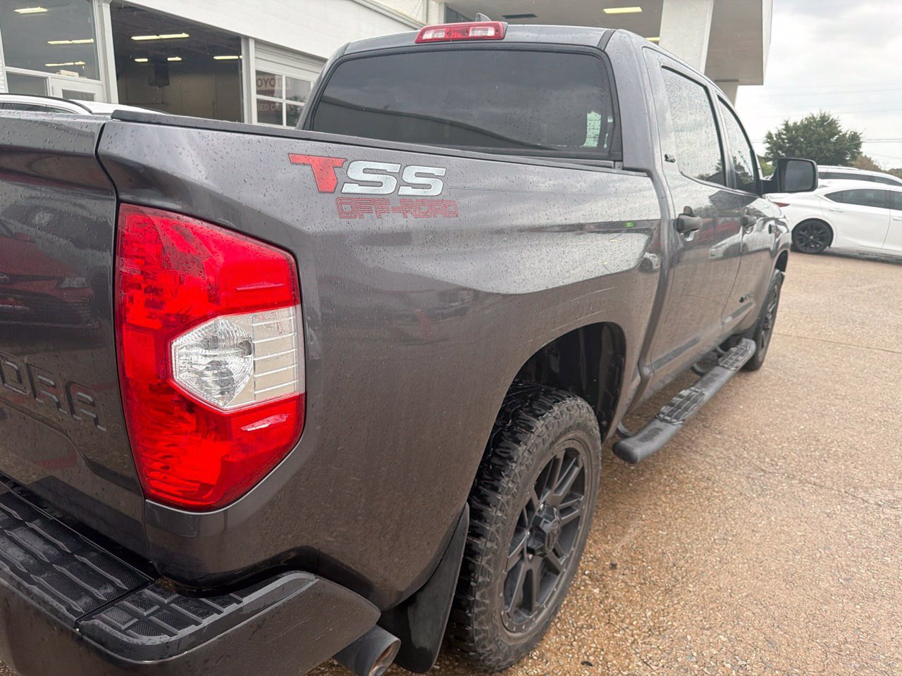 Used 2020 Toyota Tundra SR5 w/ SR5 Leather Package RWD image 4