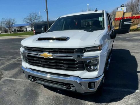 Used 2024 Chevrolet Silverado 2500 LT AWD/4WD image 5