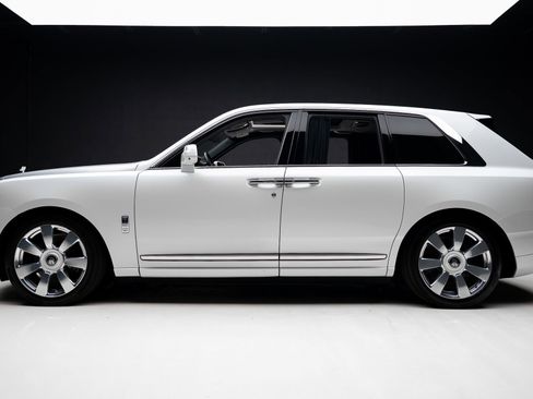 Used 2019 Rolls-Royce Cullinan AWD/4WD image 17