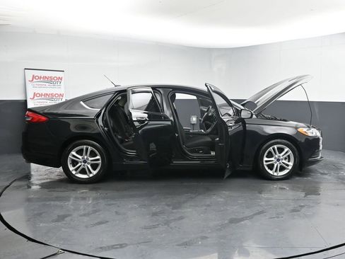 Used 2018 Ford Fusion SE w/ Fusion SE Technology Package image 41