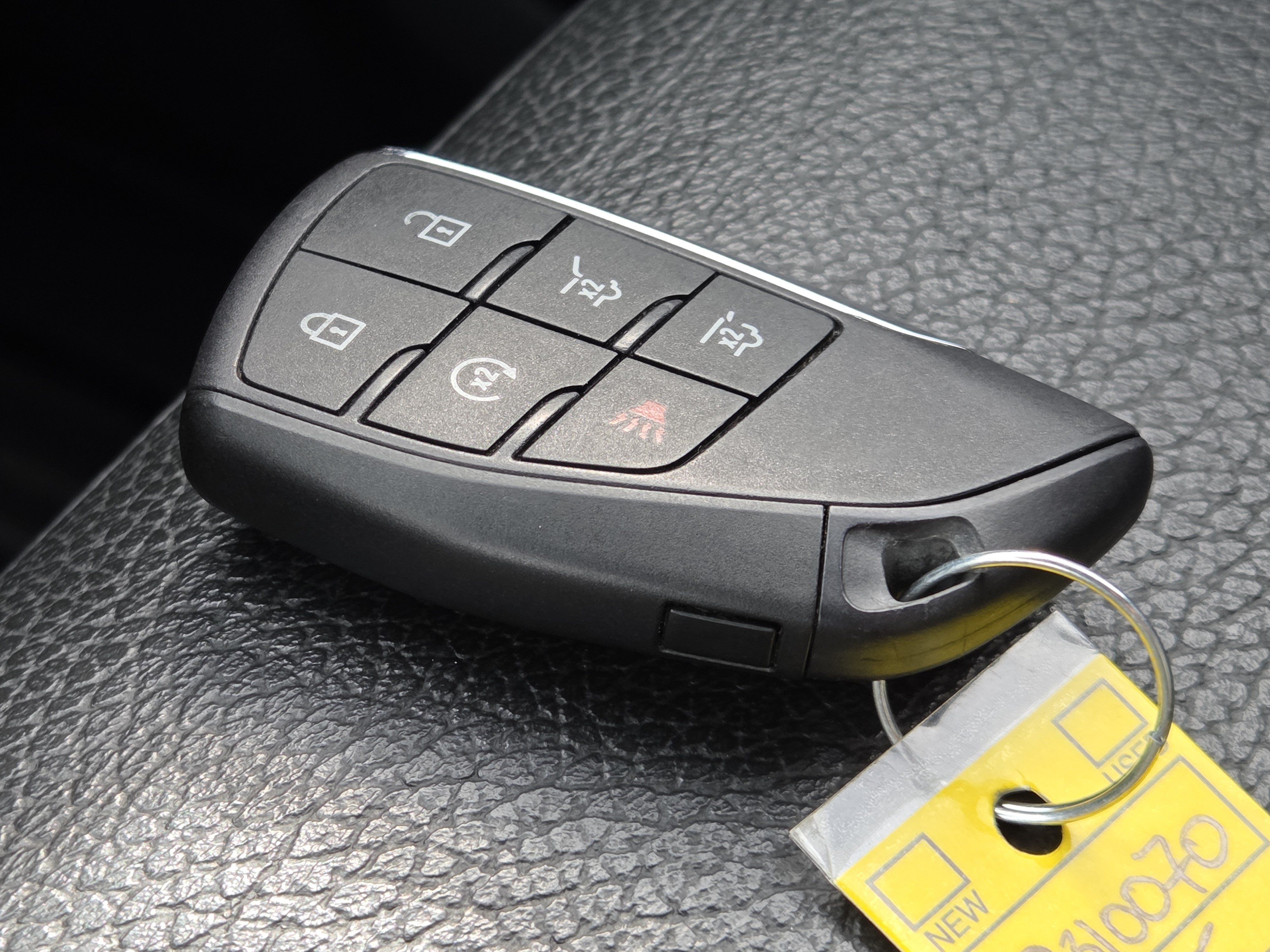 Used 2025 GMC Yukon Denali AWD/4WD image 42