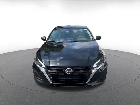 Used 2025 Nissan Altima 2.5 SV FWD image 4